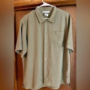 Columbia Short Sleeved Shirt Green Checked Size L So Soft Never Worn